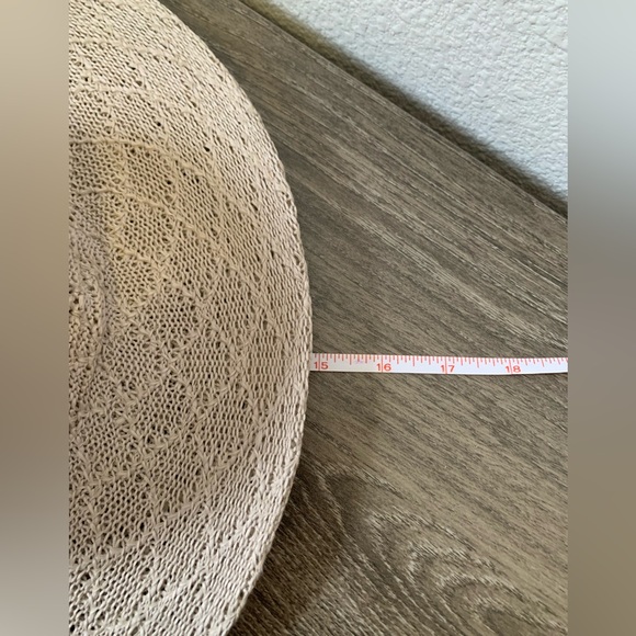 Saks Fifth Avenue Floppy Sun Hat. - Picture 5 of 5